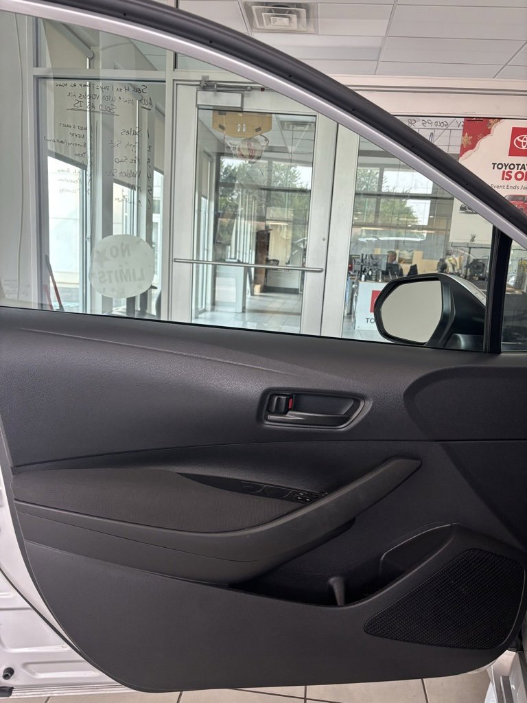 2022 Toyota Corolla LE photo 3