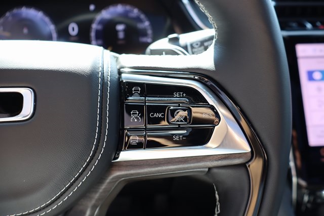 2025 Jeep Grand Cherokee Overland photo 15