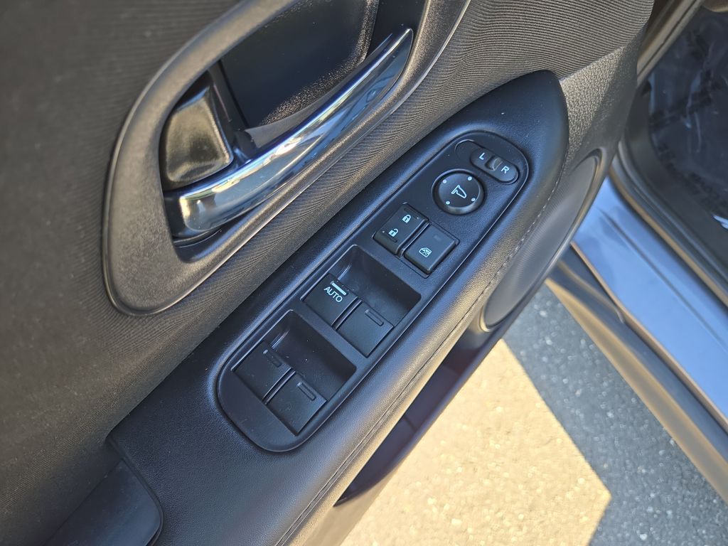 2018 Honda HR-V LX photo 11
