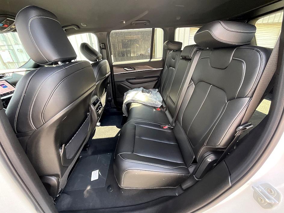 2025 Jeep Grand Cherokee Limited photo 24