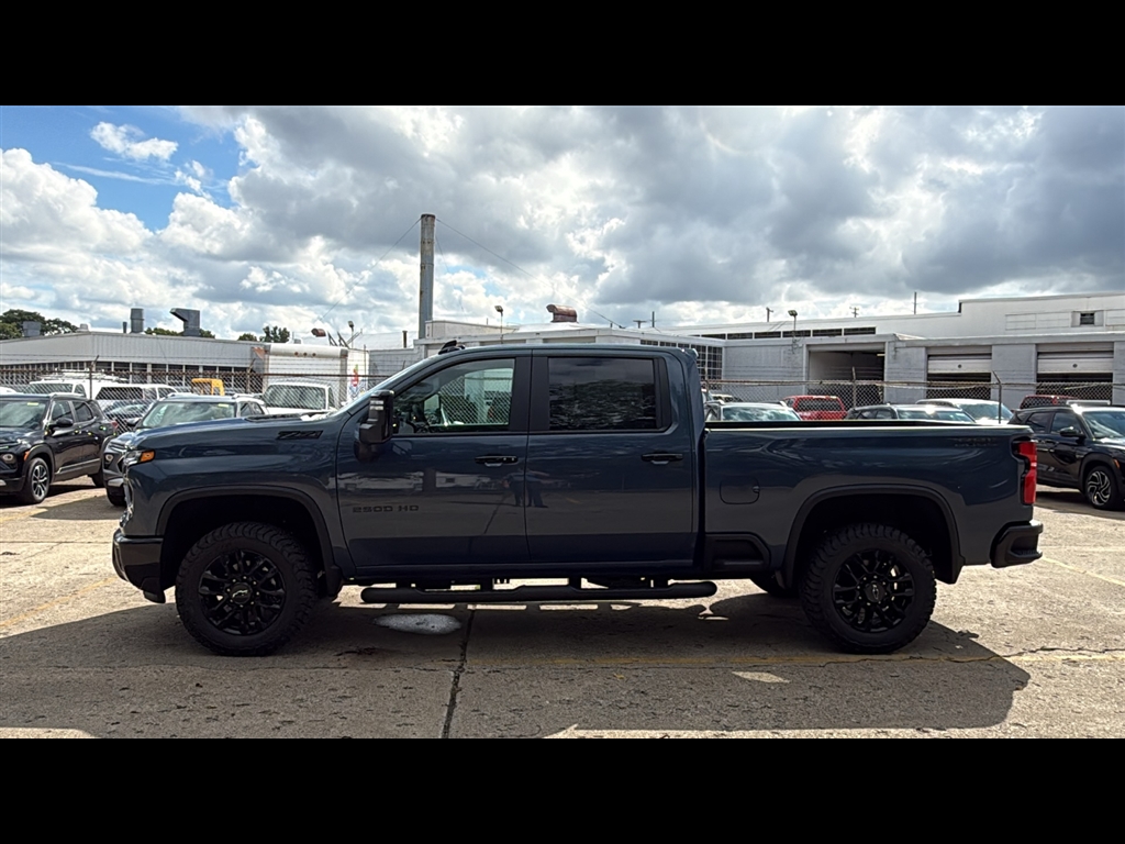 2026 Chevrolet Silverado 2500HD LT photo 4
