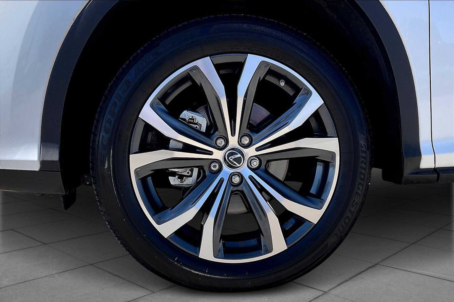 2022 Lexus RX 350L photo 9