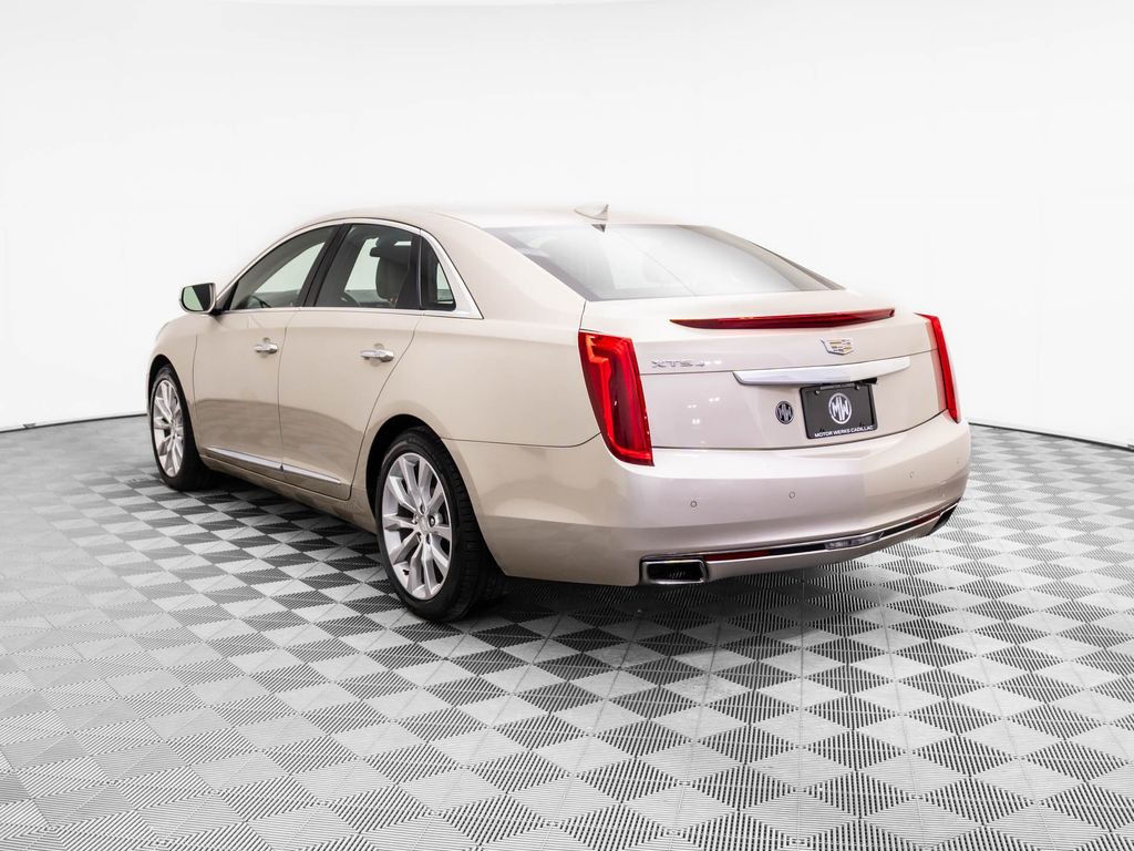 2016 Cadillac XTS Luxury photo 3