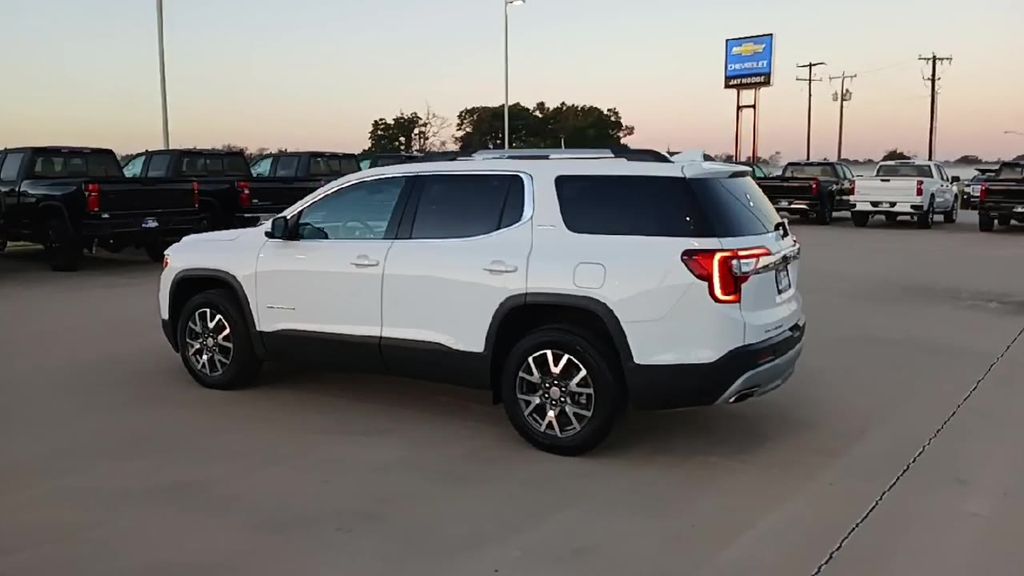 2023 Gmc Acadia SLE photo 2