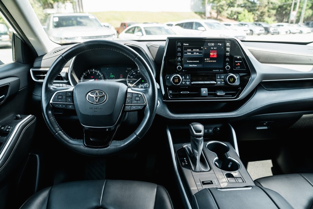 2021 Toyota Highlander XLE photo 13