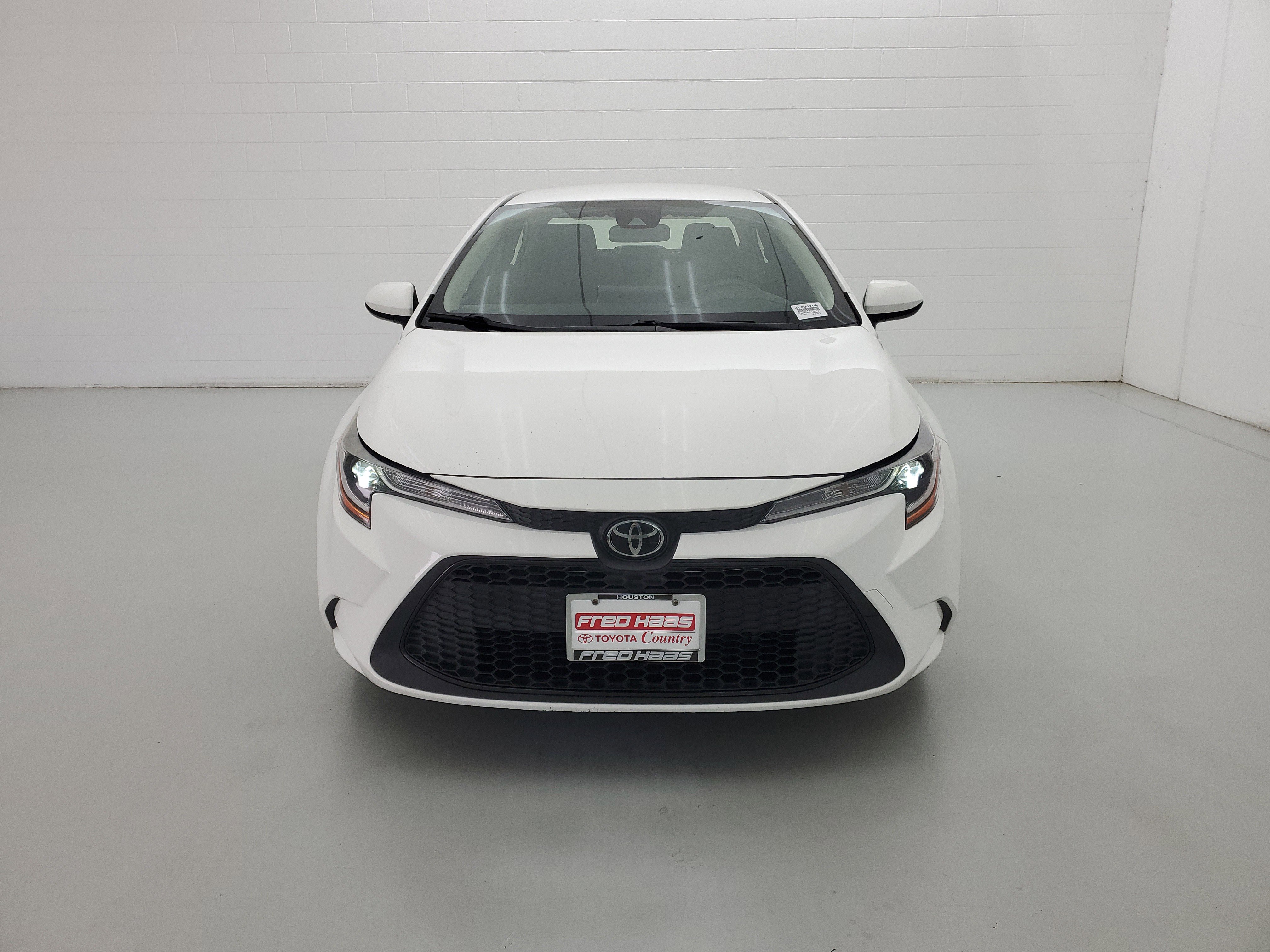 Used 2020 Toyota Corolla LE with VIN JTDEPRAE0LJ100470 for sale in Northfield, Minnesota