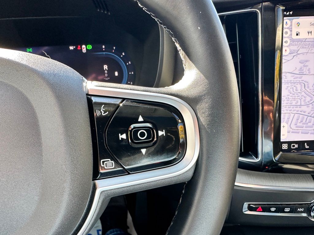 2025 Volvo XC60 B5 Plus photo 21