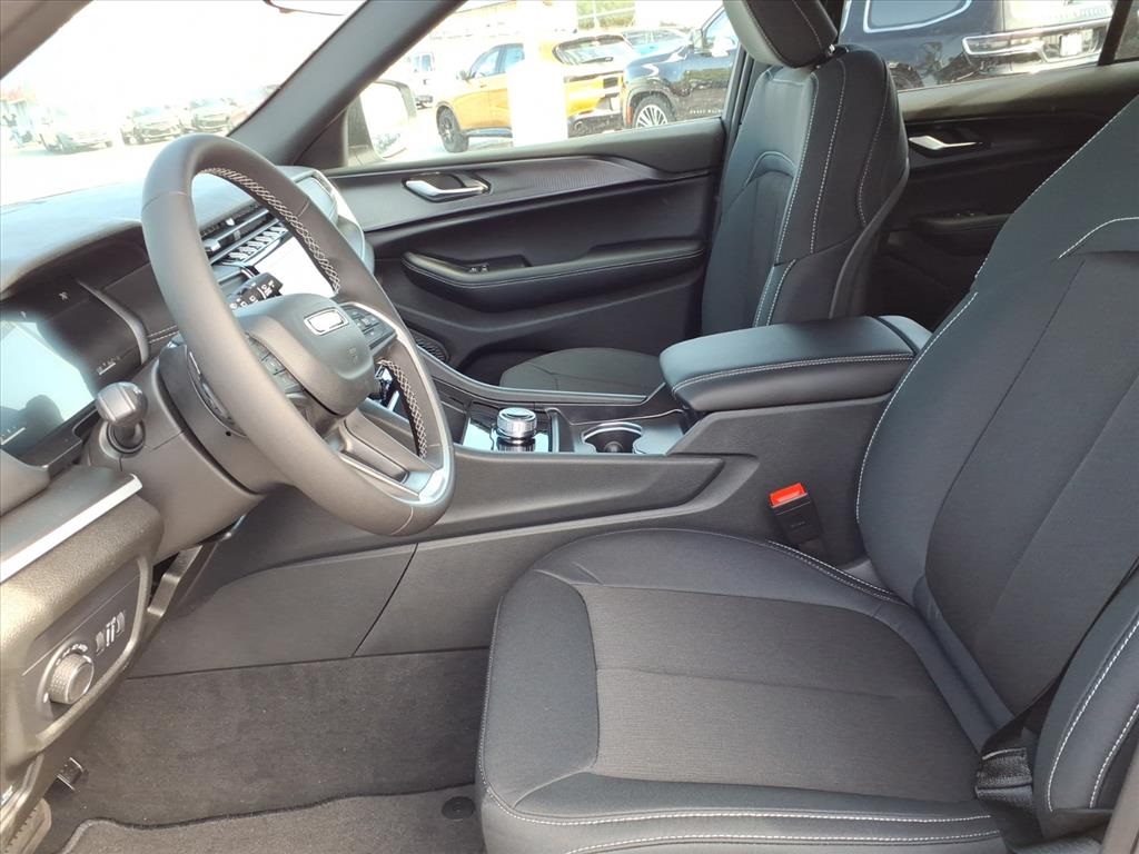 2025 Jeep Grand Cherokee Laredo Altitude photo 9