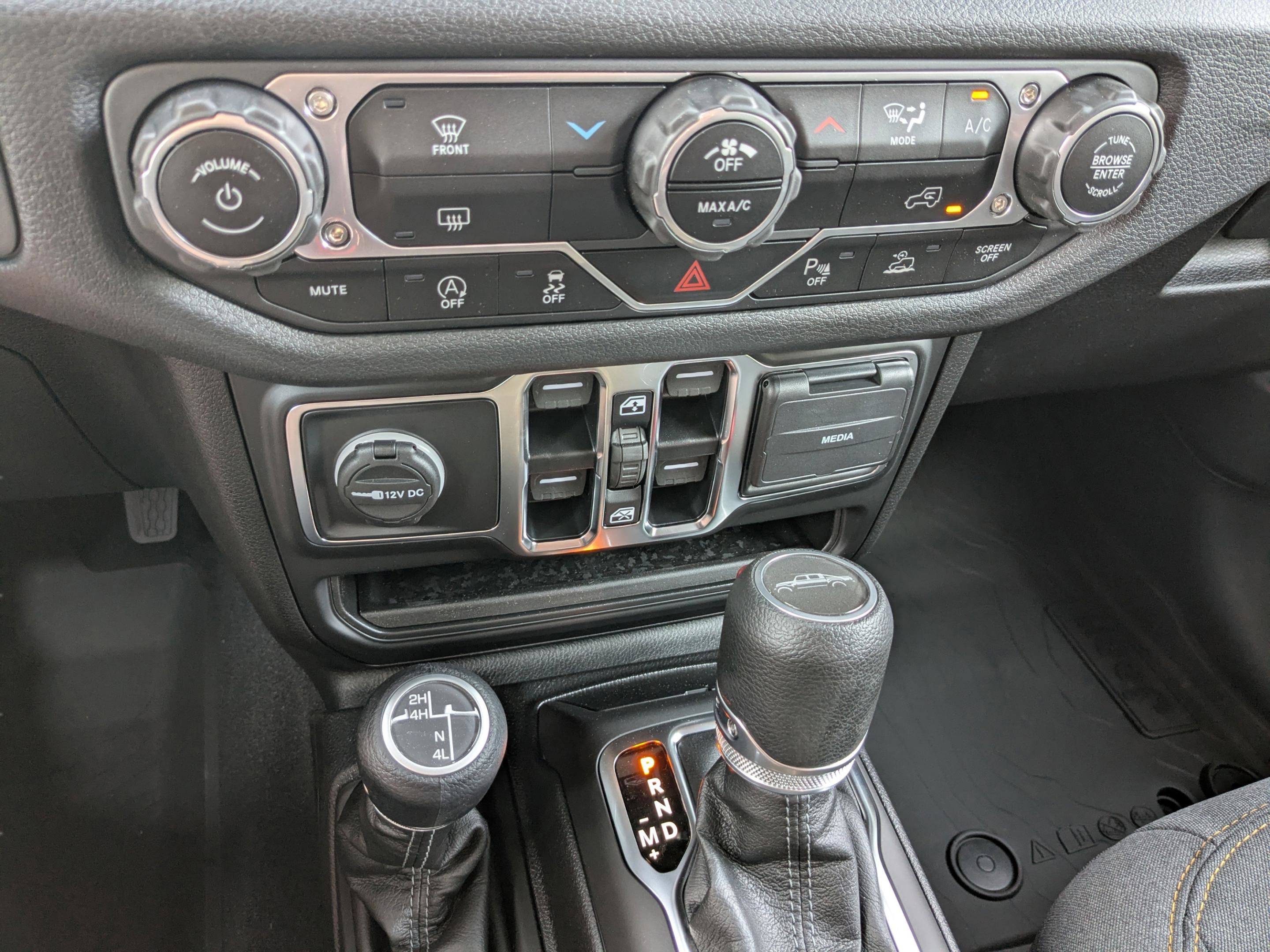 2025 Jeep Gladiator Sport S photo 18
