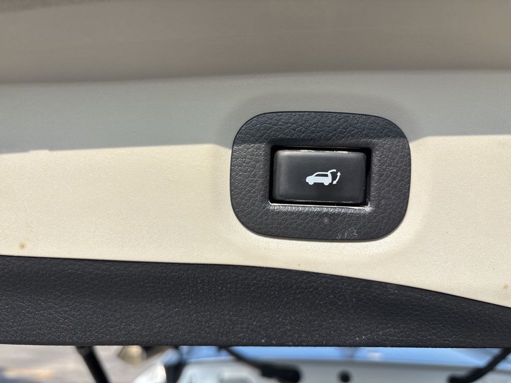 2018 Nissan Rogue SV photo 25