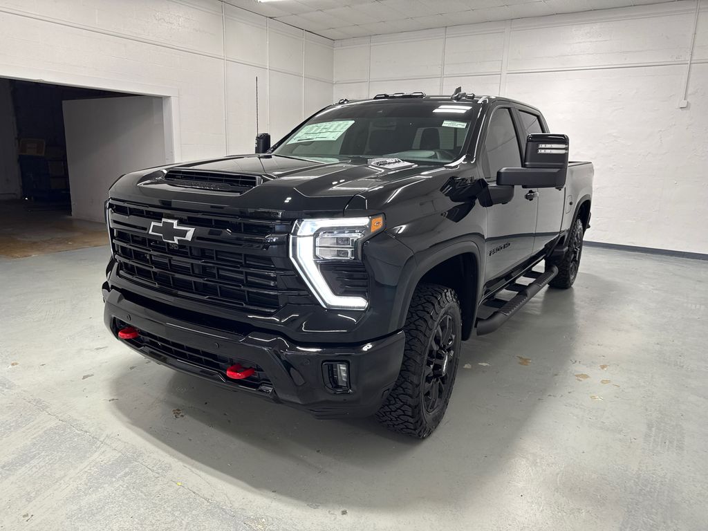 2025 Chevrolet Silverado 2500HD LT photo 2