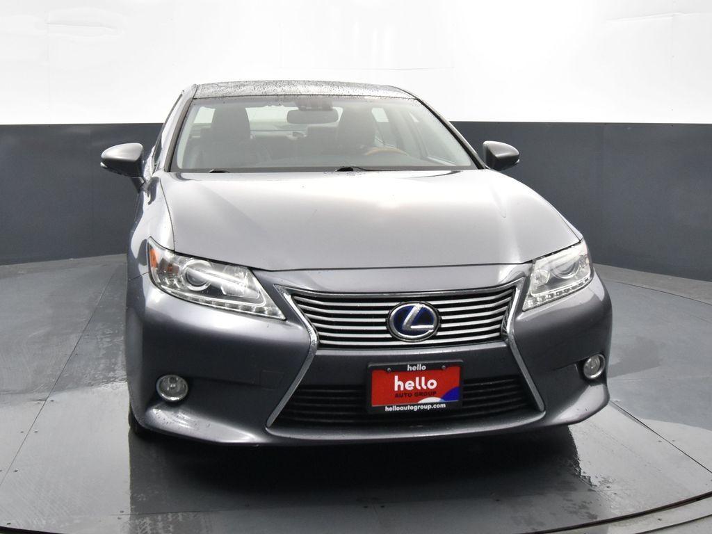 2013 Lexus ES 300h photo 2