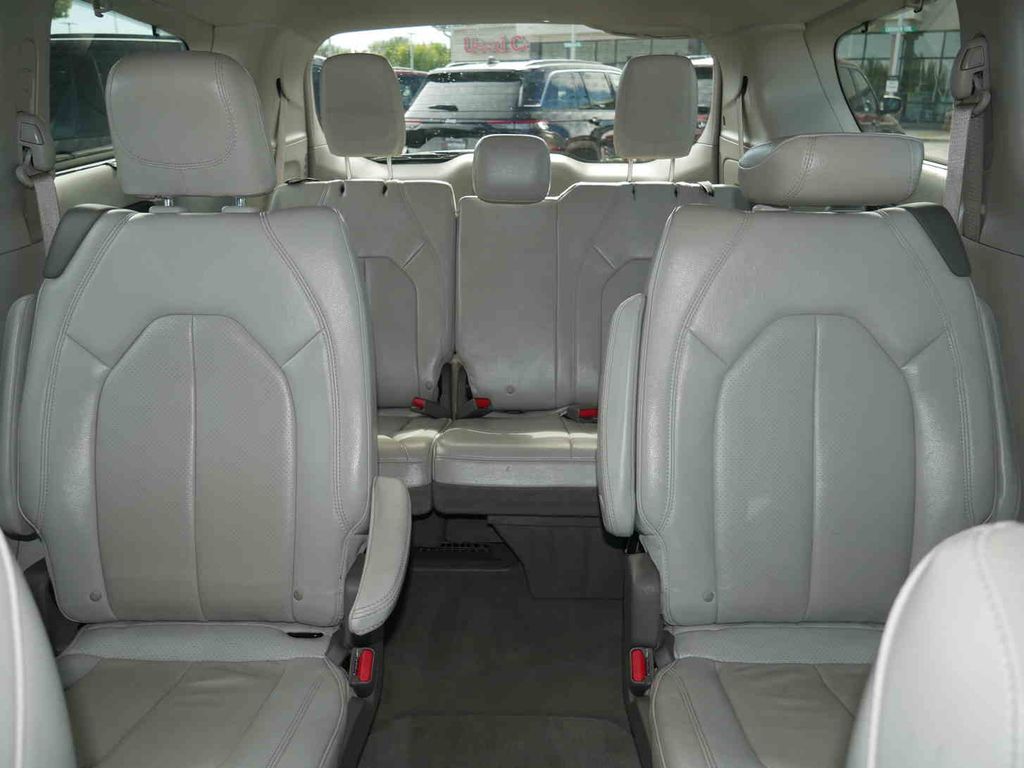2021 Chrysler Pacifica Touring L photo 31