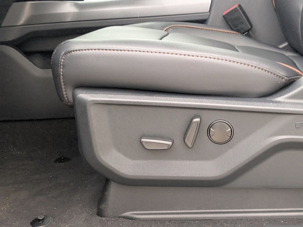 2025 Ford F-250 Lariat photo 14