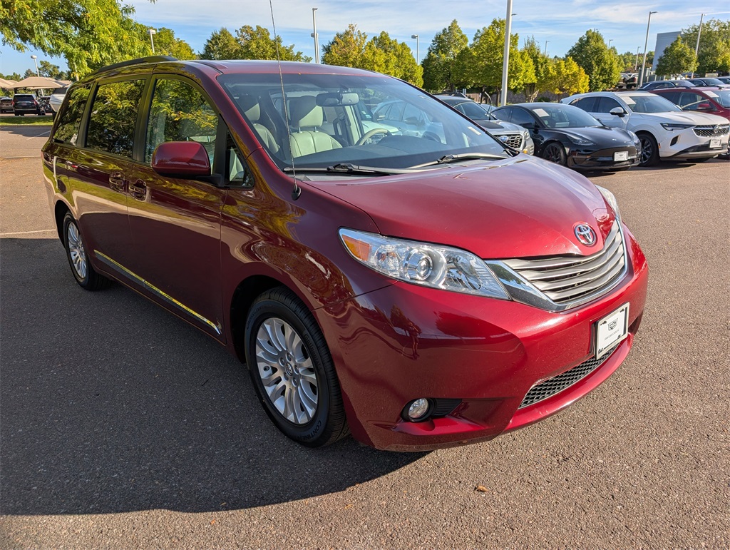 2014 Toyota Sienna XLE photo 7