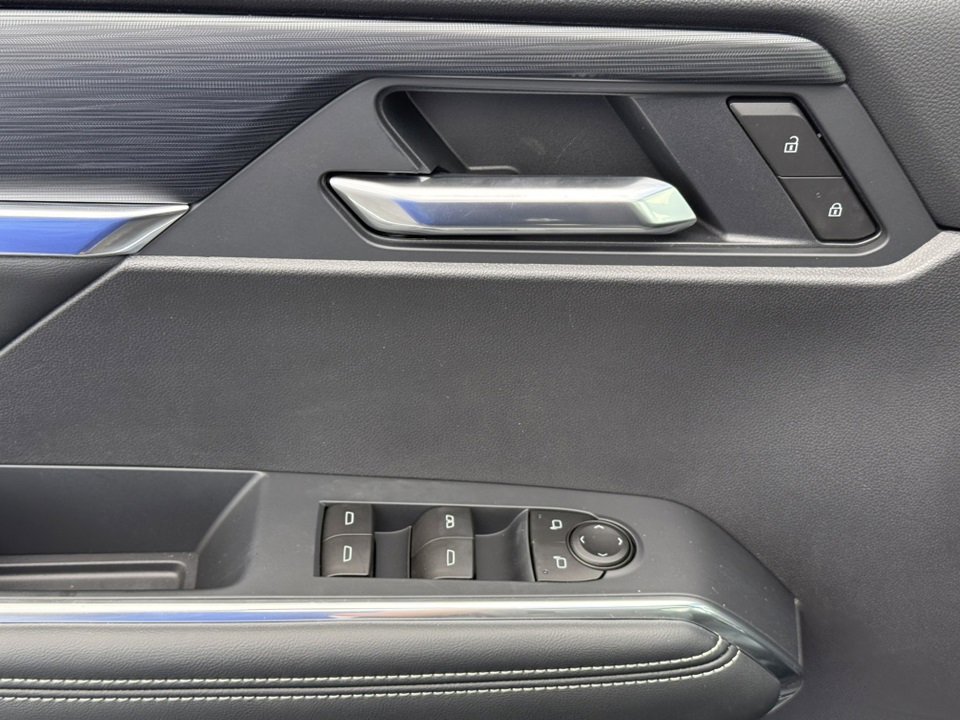 2026 GMC ACADIA - Image 14