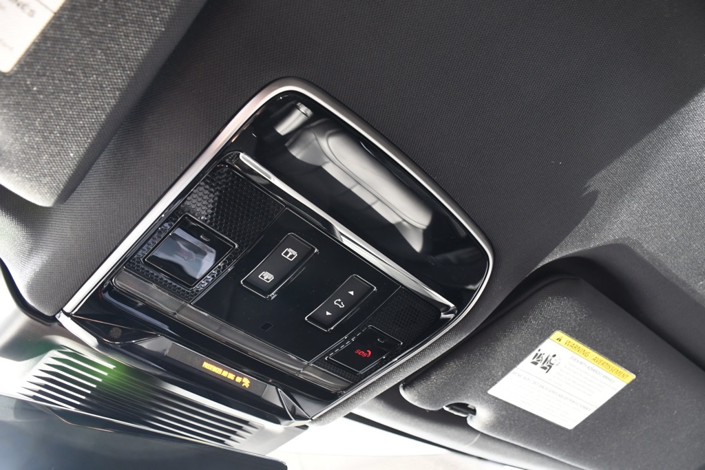 2025 Land Rover Range Rover Autobiography photo 32