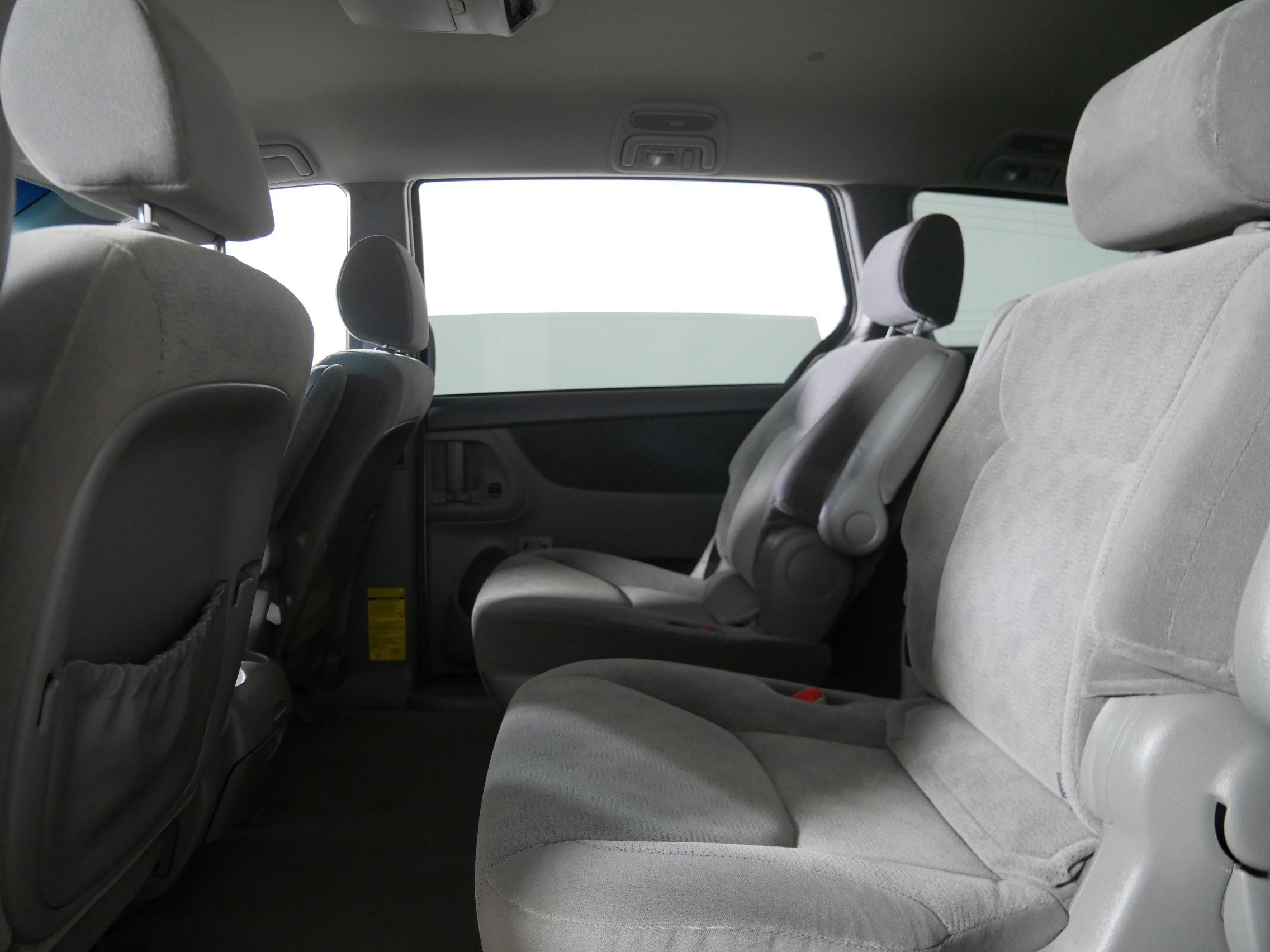 2004 Toyota Sienna XLE photo 21