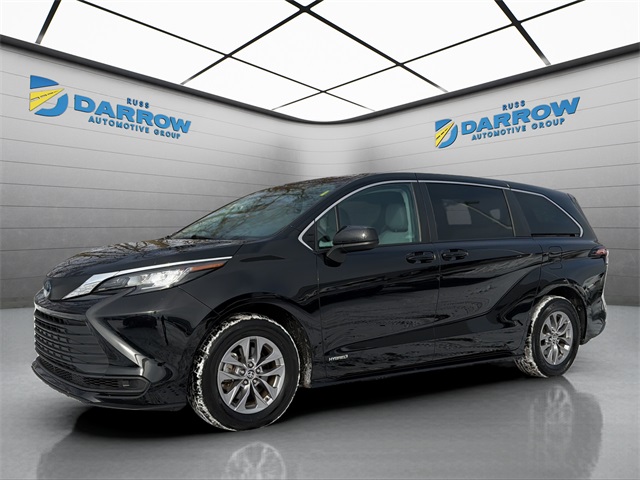 2021 Toyota Sienna LE's photo