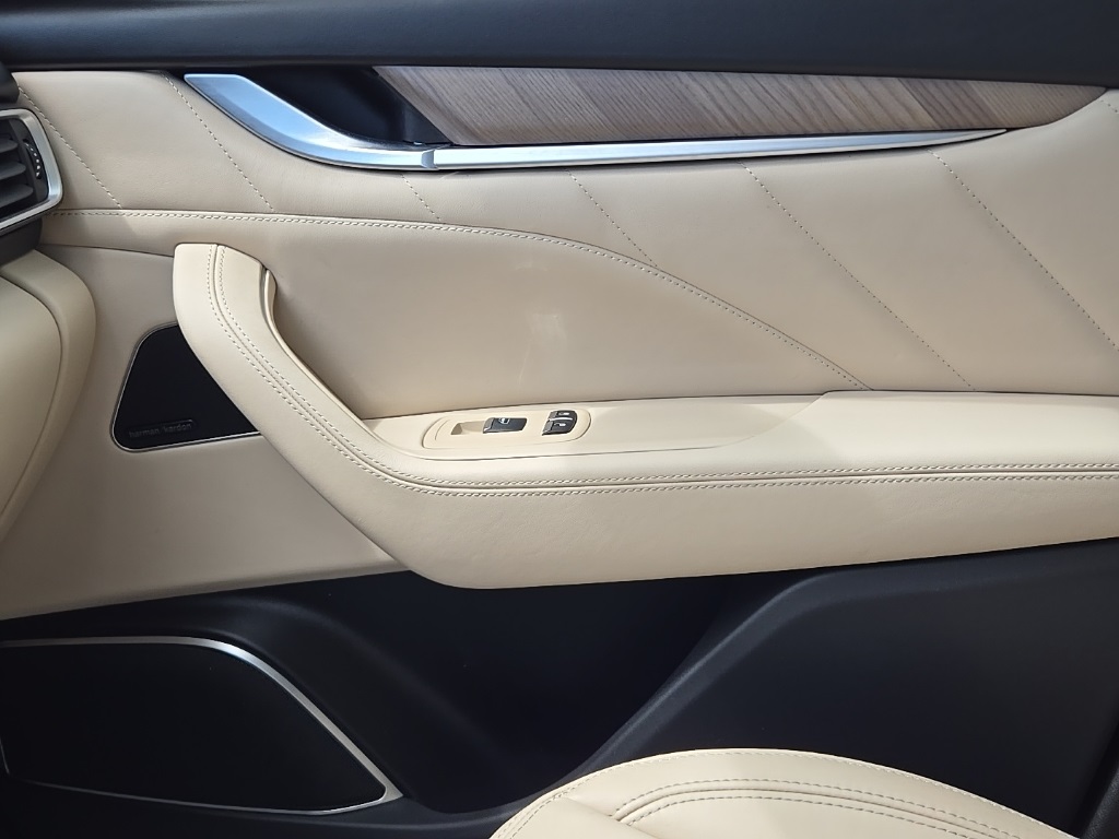 2021 Maserati Levante GranLusso photo 19