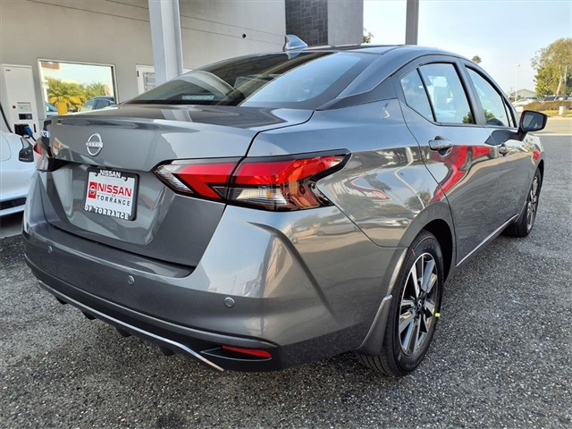 2025 Nissan Versa SV photo 8