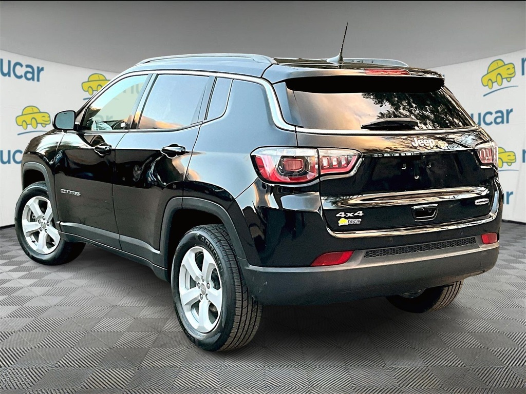 2019 Jeep Compass Latitude photo 2