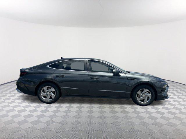 2025 Hyundai Sonata SE photo 4