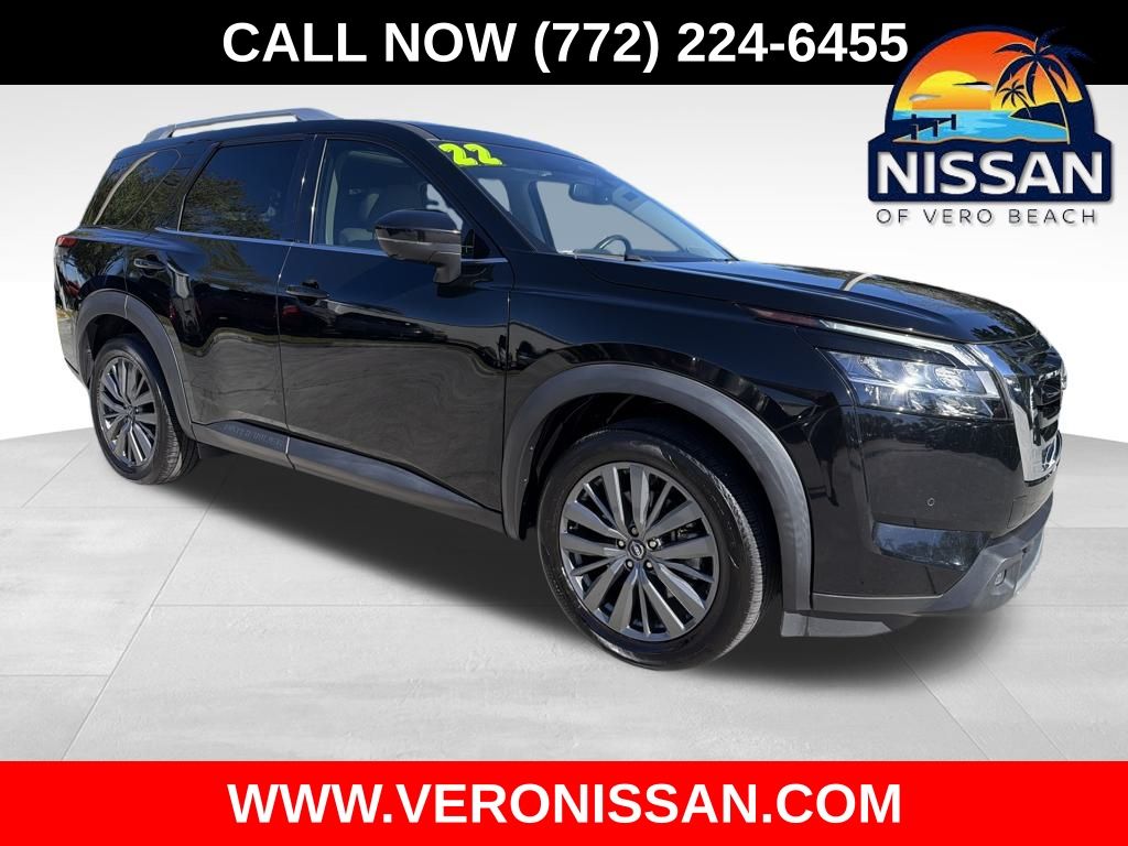 2022 Nissan Pathfinder SL's photo