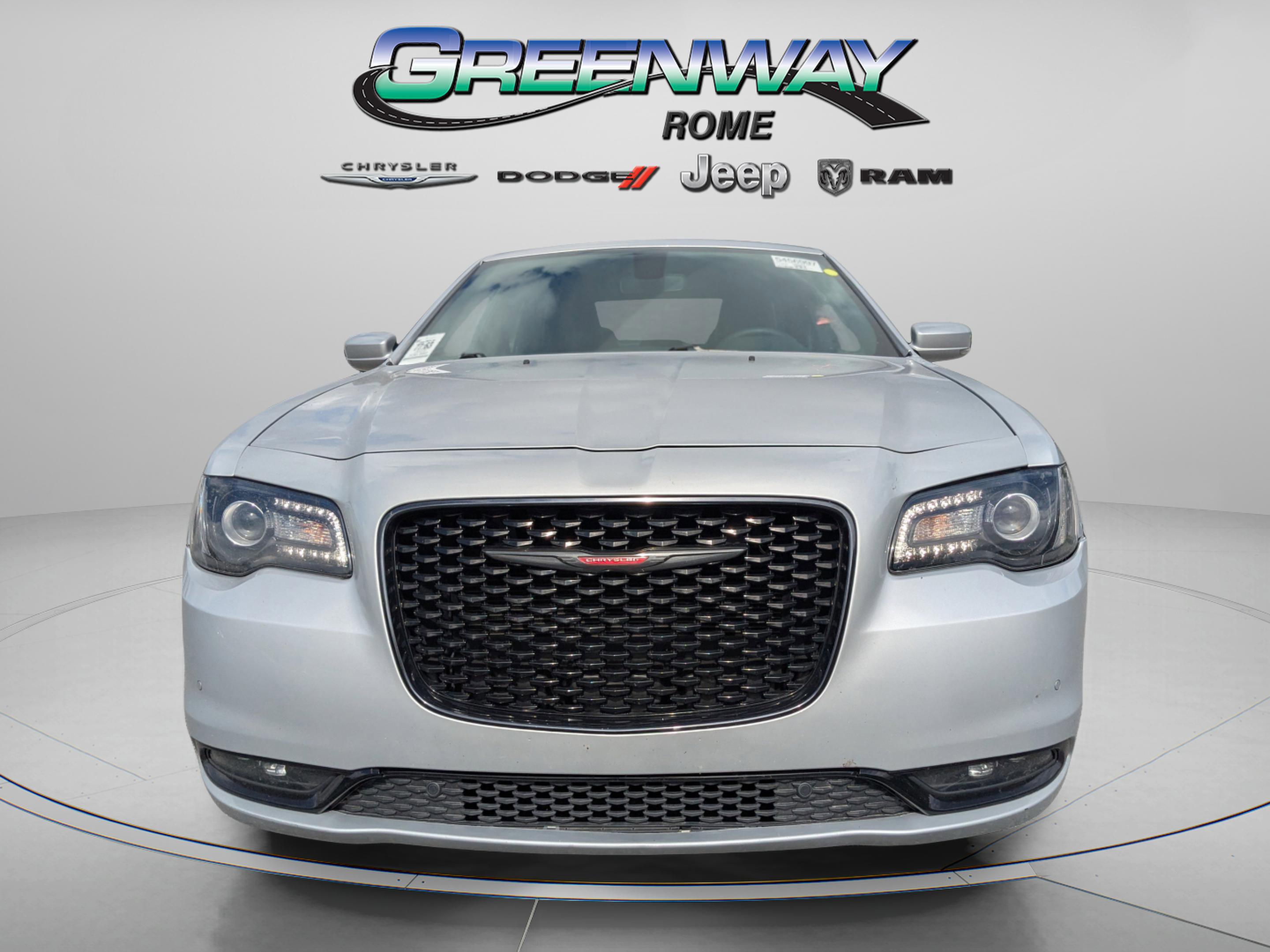 2023 Chrysler 300 photo 2