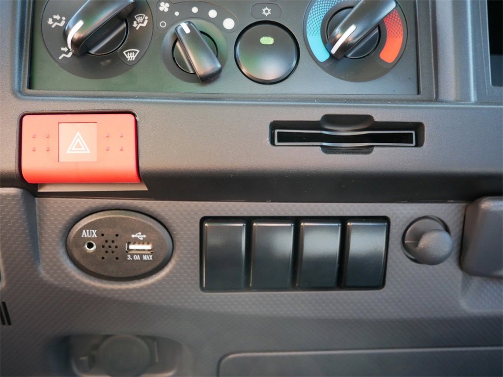 2025 Toyota RAV4 LE photo 8