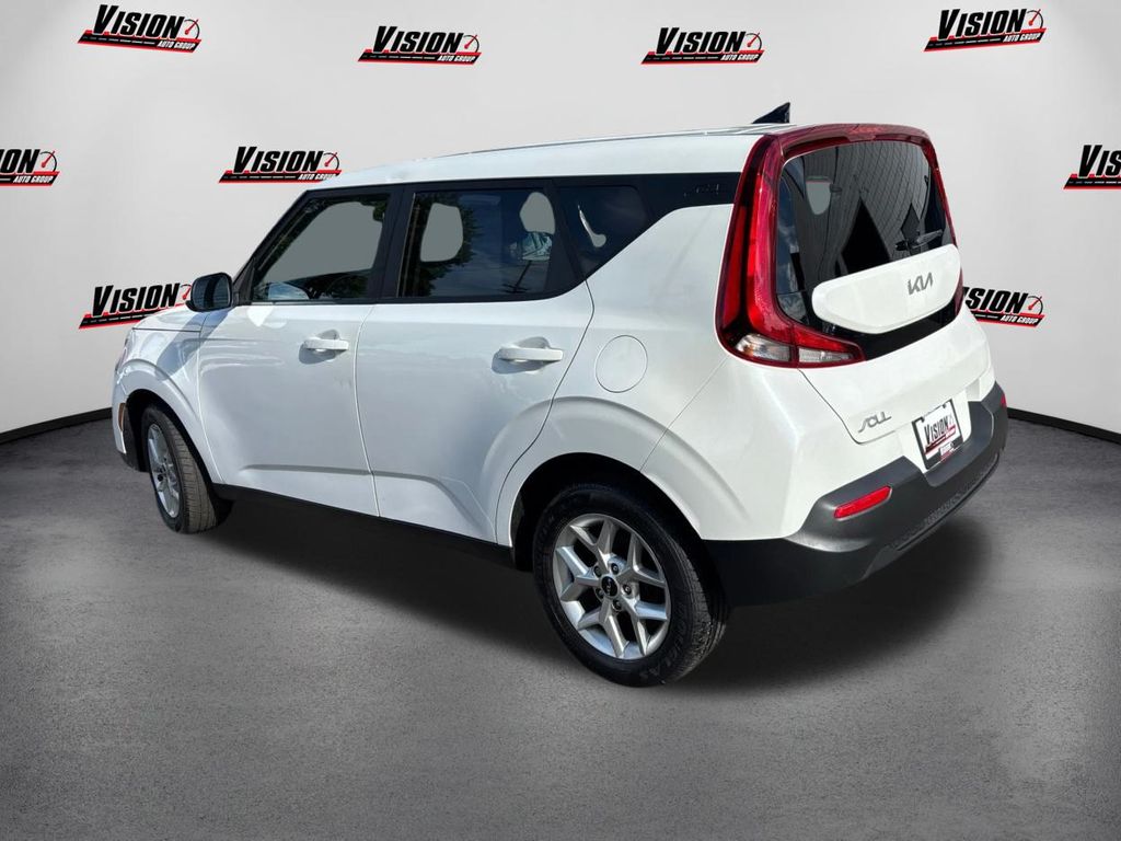 2022 Kia Soul LX photo 4
