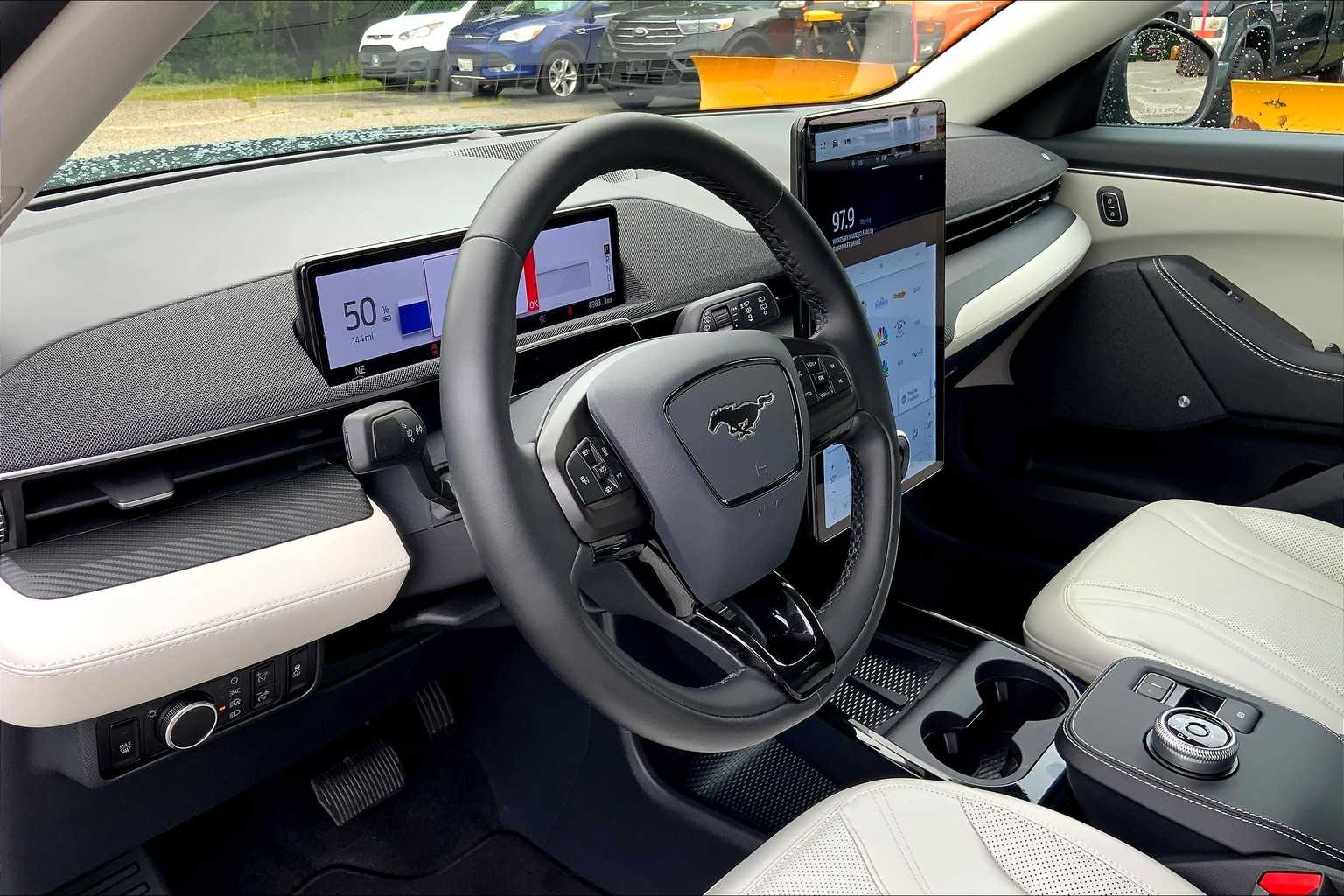 2024 Ford Mustang Mach-E Premium photo 17