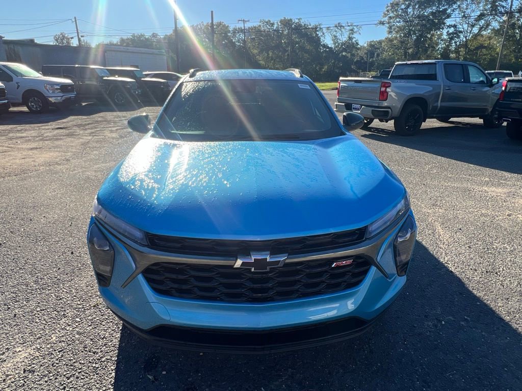 2025 Chevrolet Trax photo 2