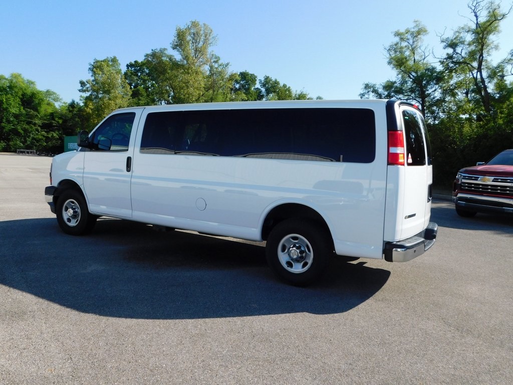 2022 Chevrolet Express 3500 LS photo 2