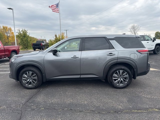 2023 Nissan Pathfinder S photo 4