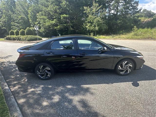 2025 Hyundai Elantra SEL Sport photo 6
