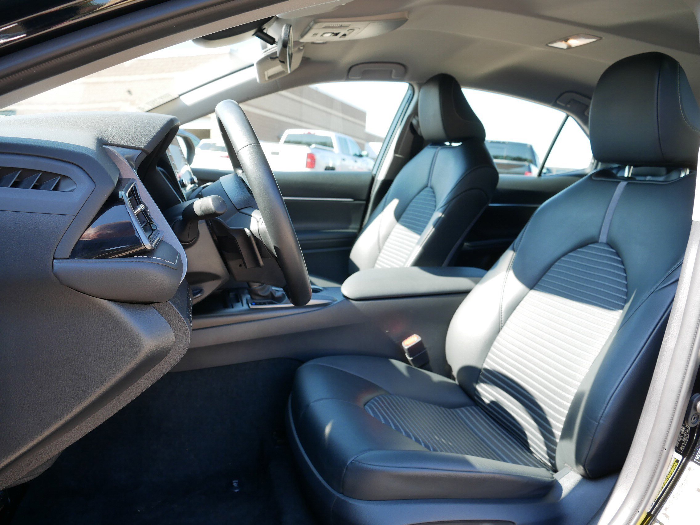 2024 Toyota Camry SE photo 32