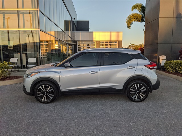 2020 Nissan Kicks SV photo 2