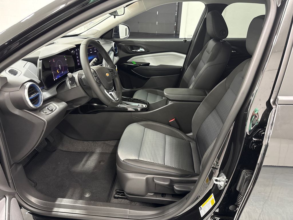 2026 Chevrolet Trax LT photo 12