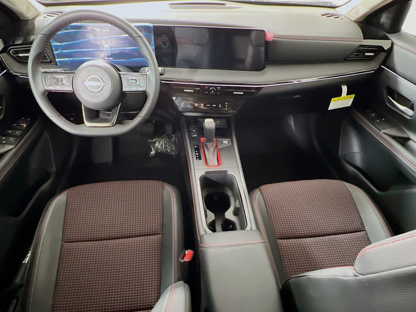 2025 Nissan Kicks SR photo 3