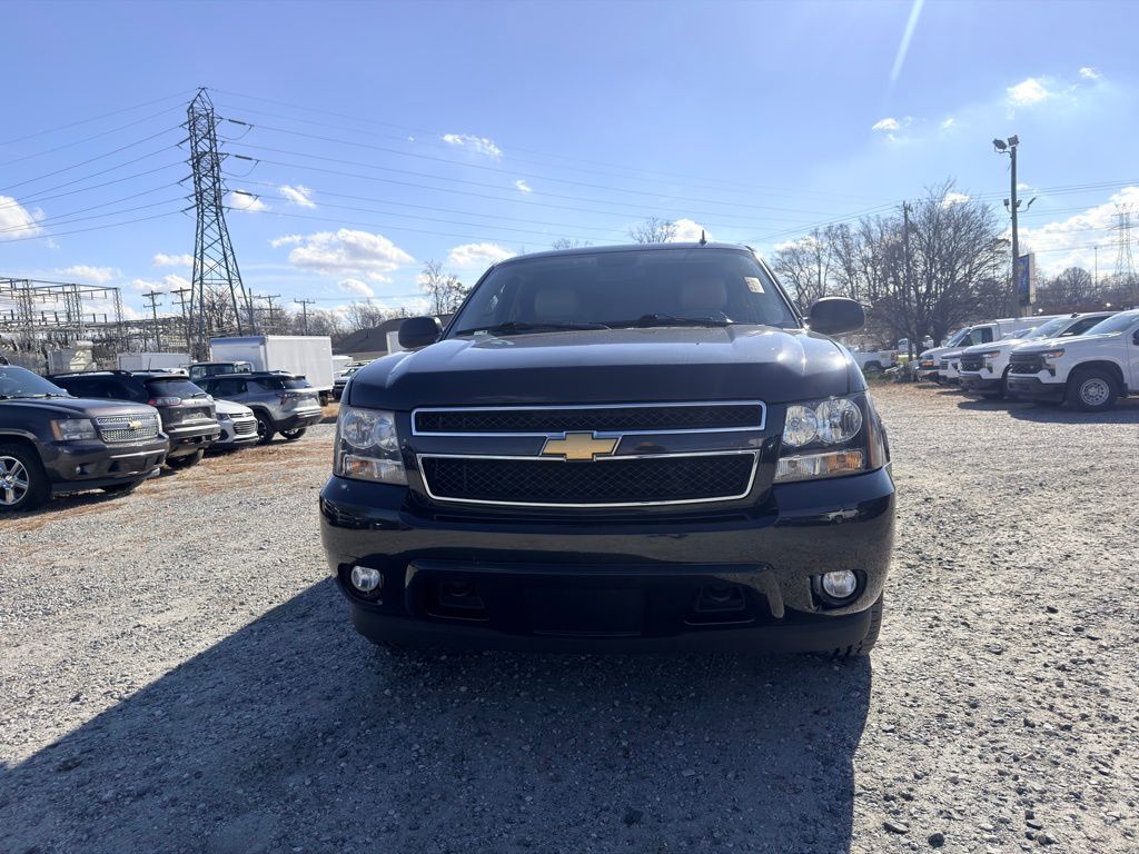 2011 Chevrolet Suburban 1500 LT photo 4