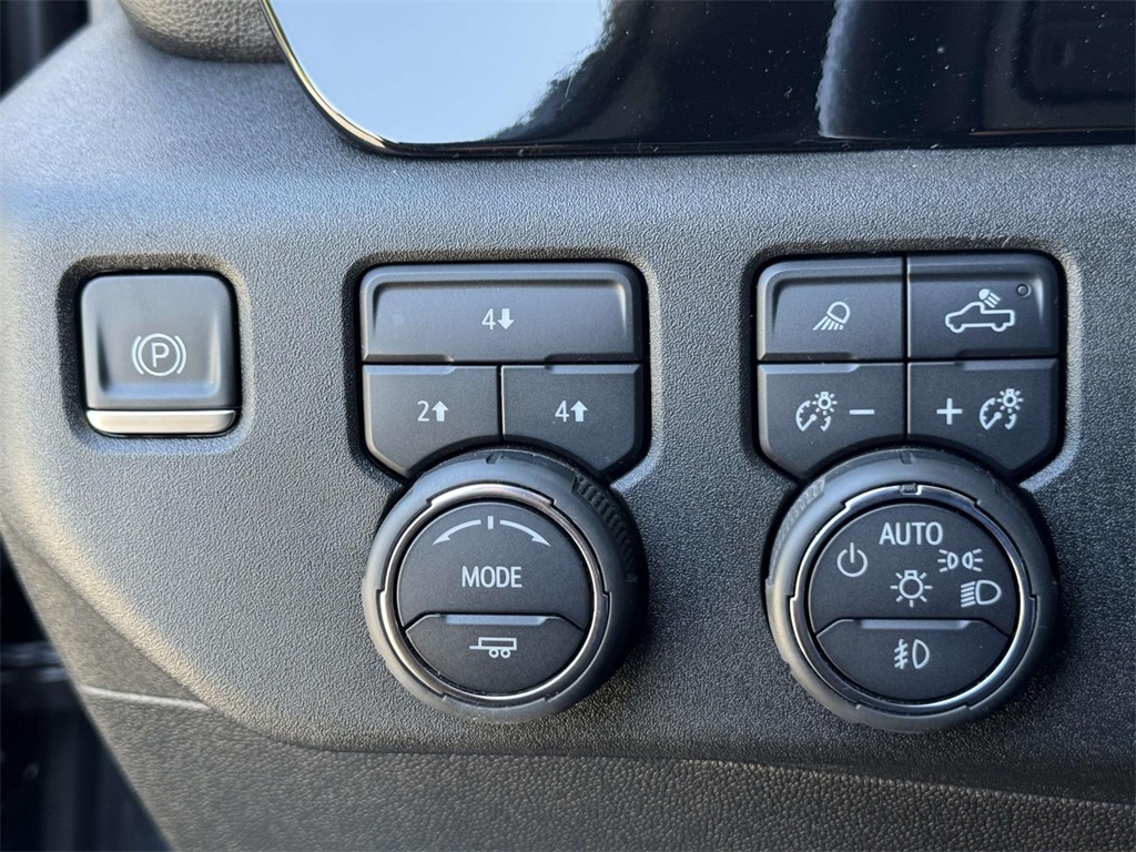 2024 Chevrolet Silverado 3500HD LT photo 25