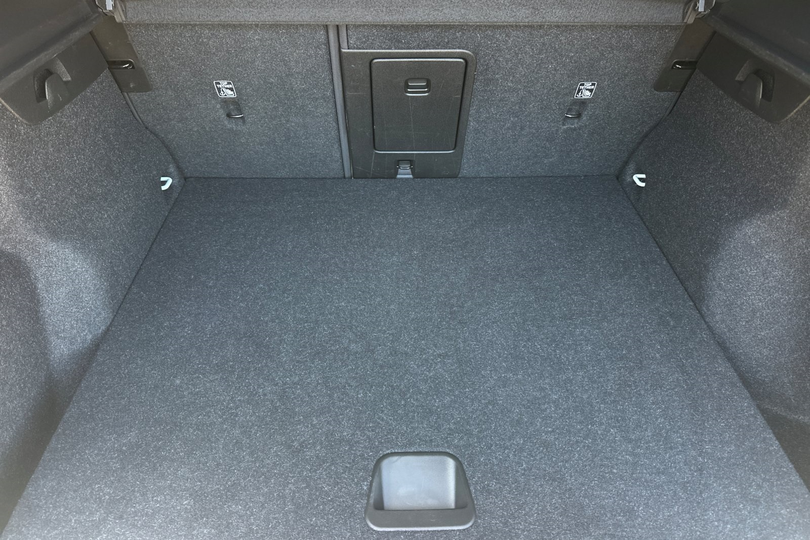 2022 Volvo XC40 Momentum photo 11