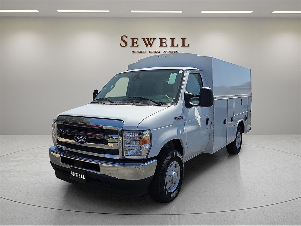 2026 Ford E-Series Cutaway Base's photo