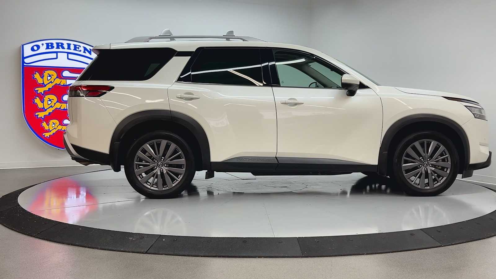 2024 Nissan Pathfinder SL photo 4