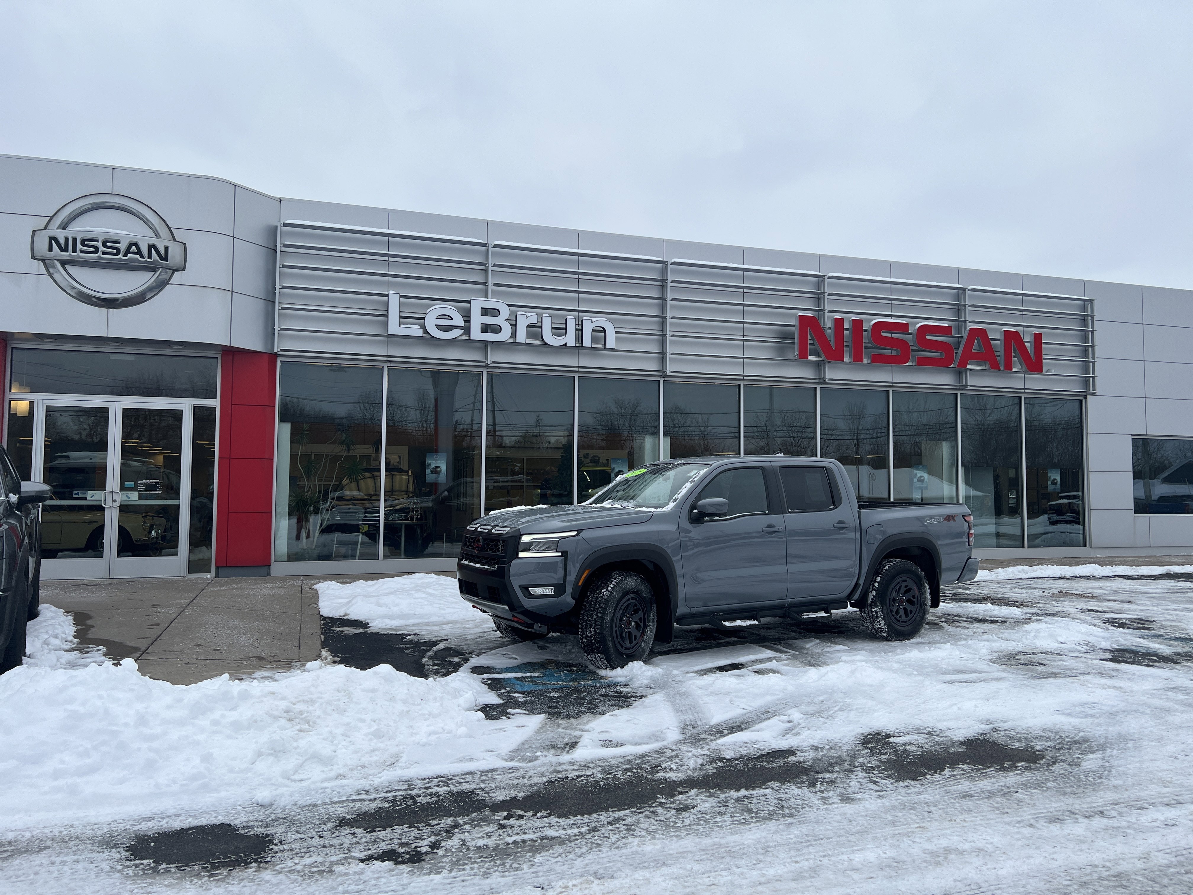 2025 Nissan Frontier PRO-4X's photo