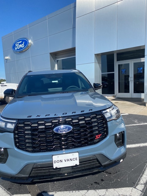 2025 Ford Explorer ST photo 2