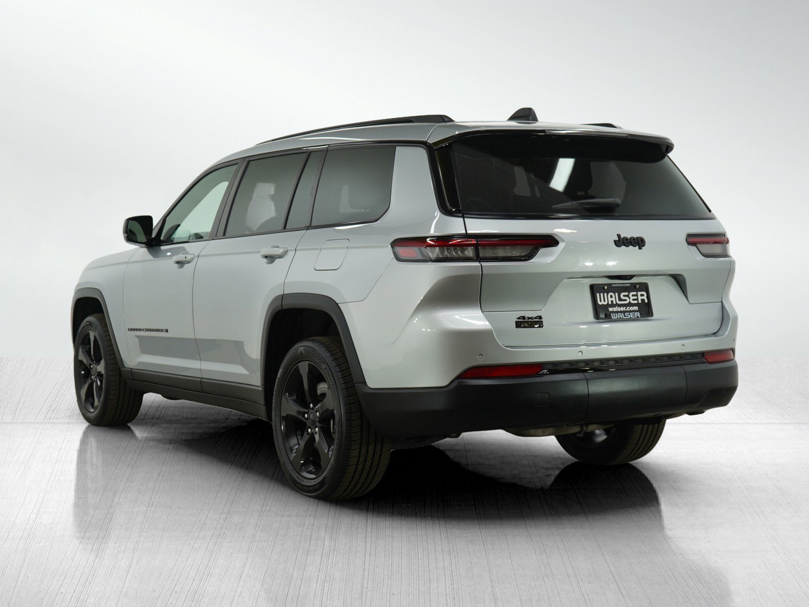 2023 Jeep Grand Cherokee Altitude photo 2