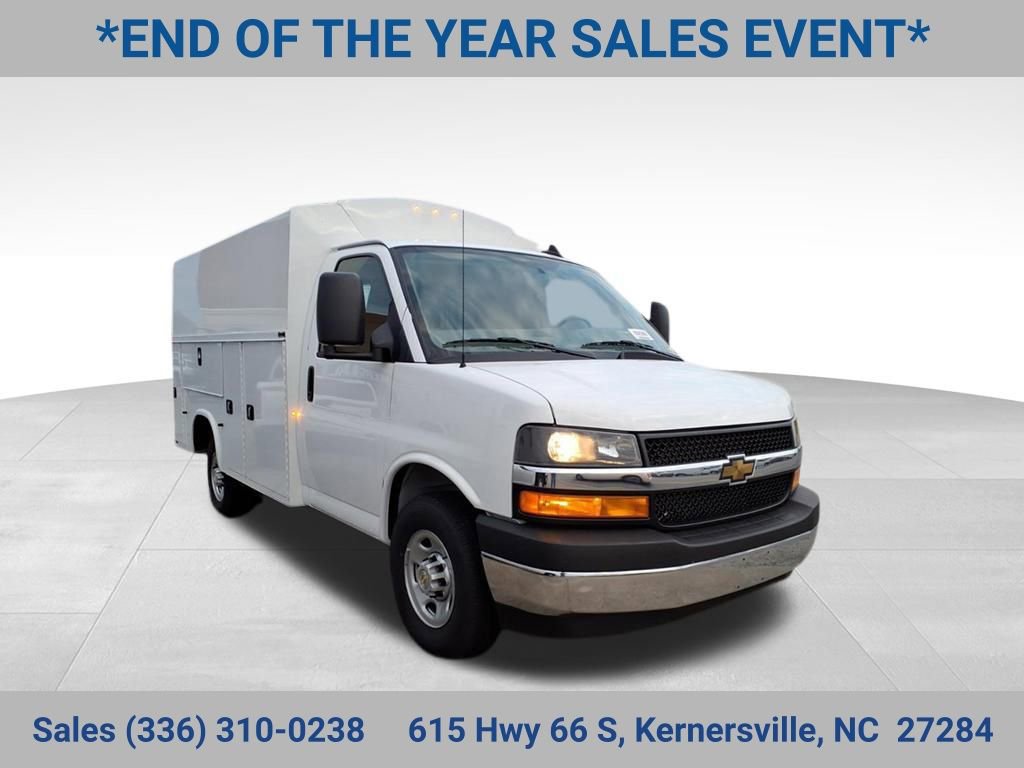 2025 Chevrolet Express Cutaway Base's photo