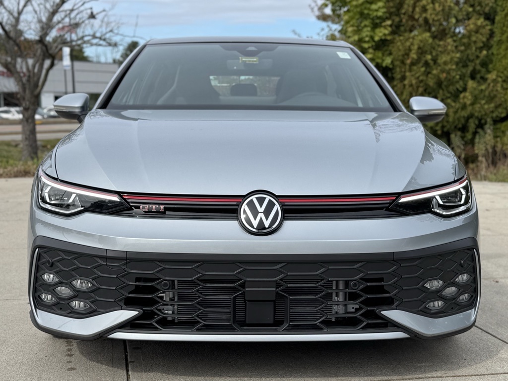 2025 Volkswagen Golf GTI SE photo 2